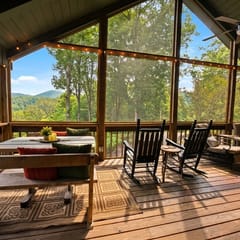 Songbird Bluff • Views • Hot Tub • Game Room