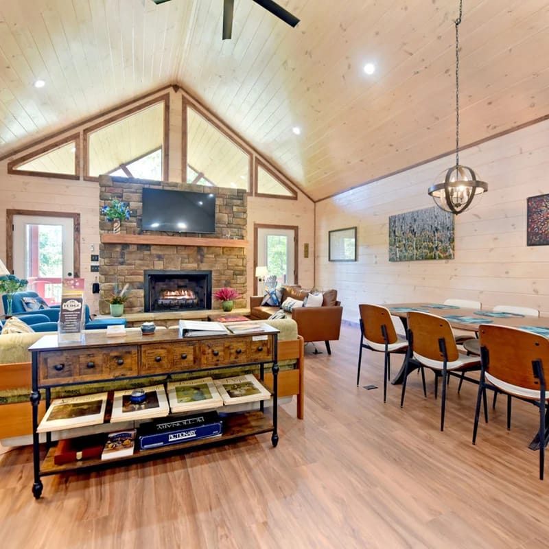 The Deerpath-4BR/3BA- Hot Tub-Pets OK-Putt Putt- Wifi- ADA Compliant- Much More!